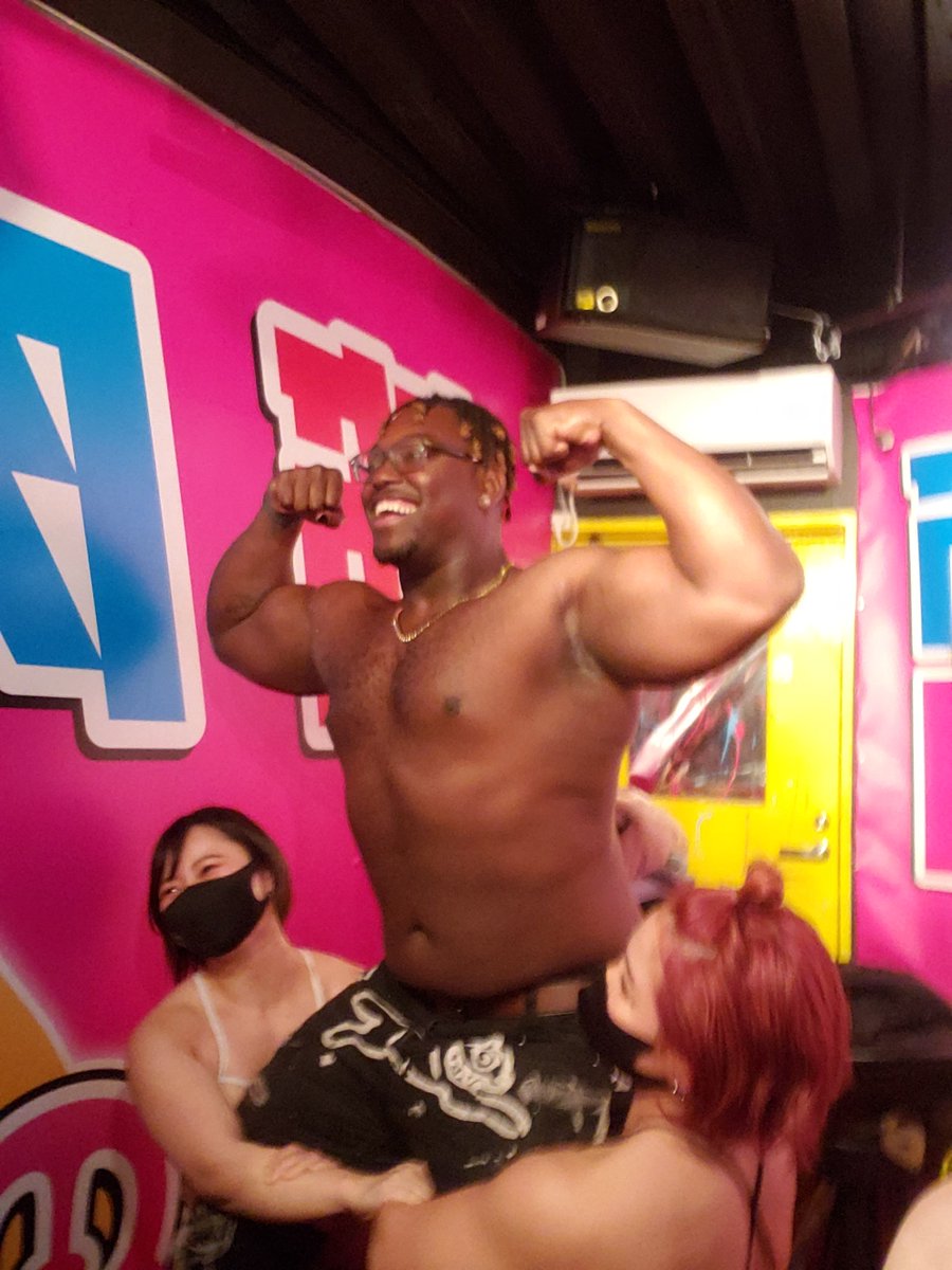 emalfognik's tweet photo. @IfyNwadiwe Yooo! I was there for that Muscle Girl Lift! You brought some great energy that night, man. Good Muscle! 

I have a video of the lift as well if you want it posted or sent to you. https://t.co/sjpcCdm7a1