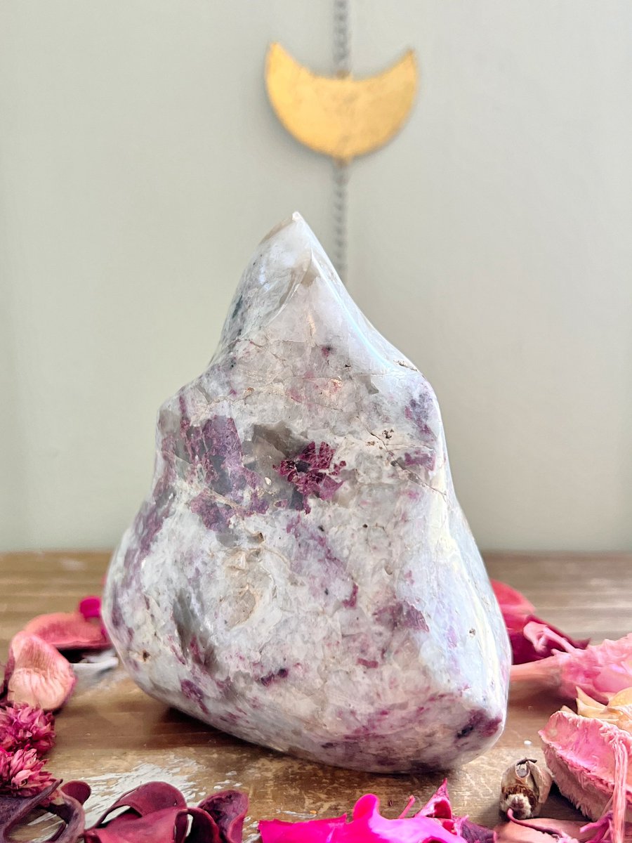 Annabtlouise's tweet photo. Here are two gorgeous crystals I would LOVE to find a home for🤍 these beauties are so cool and perfect for any collection!!🤩

📸: Pink Tourmaline, Carnelian

I would love for you to check out my shop, Rose and Quartz! I’d love to have ya as a customer🤍 https://t.co/yvdWov3v6n https://t.co/qCF9EyIojd
