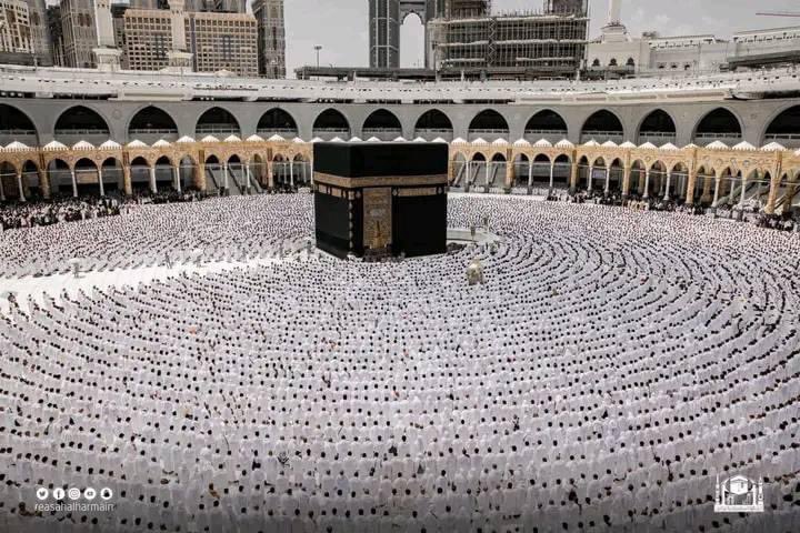 Tayyab_Said's tweet photo. Thousands Of Worshippers Attend Jummah Prayers In Masjid Al Haram Today.
#Ramadan #masjidalharam https://t.co/GCxQHskZVM