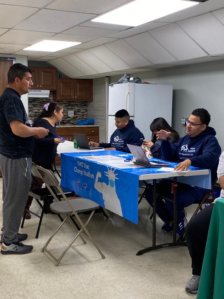 CovidResp's tweet photo. Gracias Our Lady of MT. Carmel-St Benedicta por permitirnos apoyar la comunidad de Staten Island🤗 https://t.co/dUEf5NDFSK