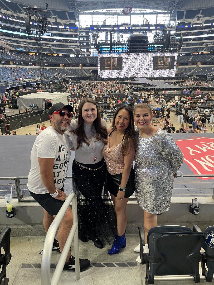burtn2thistaylr's tweet photo. It’s been a long timing coming #ArlingtonTSTheErasTour https://t.co/KNtHdrPovk
