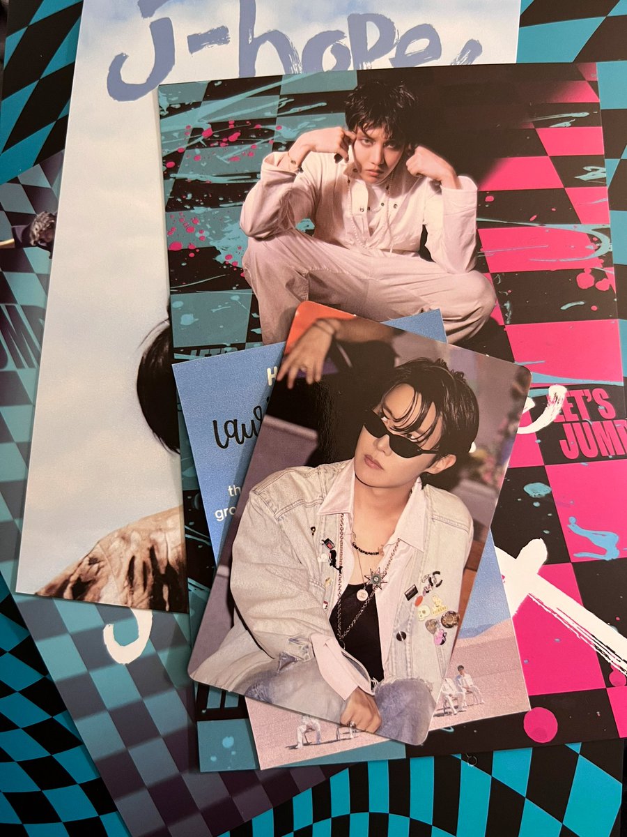 LauriAnna_RME's tweet photo. Thanks again @yoongombells ! HOBI arrived safe and sound #yoongibellsproof https://t.co/LQ8xE38raQ