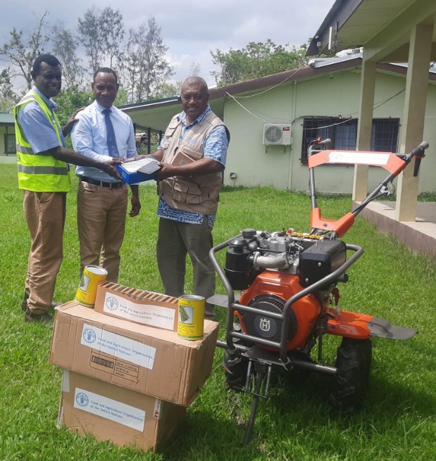 FAO Vanuatu supporting FSAC for Recovery with 15,000 seeds (Veggies) 9(20) Tillers and IT Rugged tablets to support L&D assessment.Thanks for Confidence in FAO. facebook.com/10006888041329…