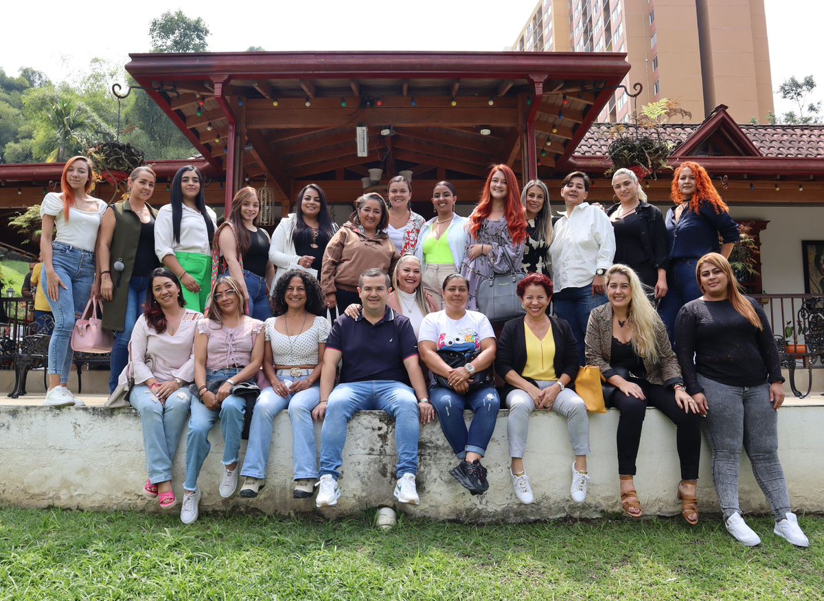 marioguti2023's tweet photo. Estuvimos hablando con más de 80 precandidatos al concejo, para compartir ideas y propuestas para continuar haciendo de La Estrella una ciudad imparable, donde el amor por el territorio y el bienestar de los siderenses sea el objetivo por el que día a día trabajamos. #Siderense💯 https://t.co/xwoz2Hm1Yy