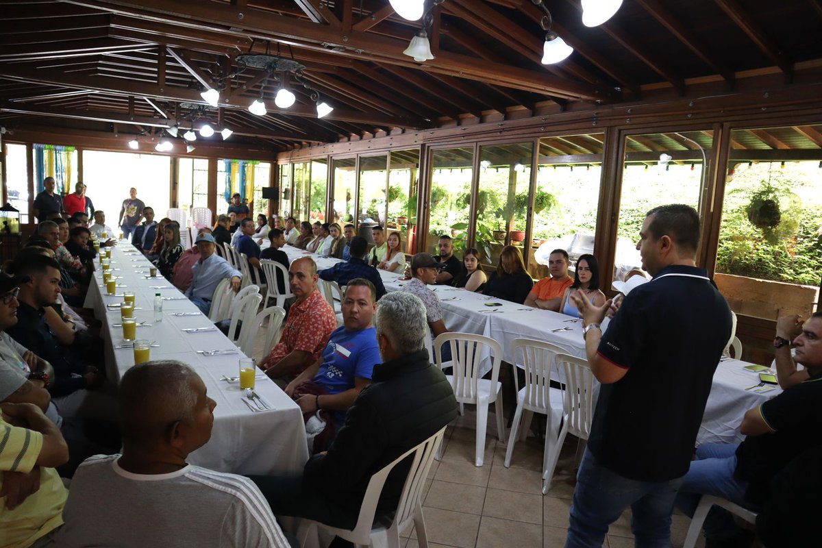 marioguti2023's tweet photo. Estuvimos hablando con más de 80 precandidatos al concejo, para compartir ideas y propuestas para continuar haciendo de La Estrella una ciudad imparable, donde el amor por el territorio y el bienestar de los siderenses sea el objetivo por el que día a día trabajamos. #Siderense💯 https://t.co/xwoz2Hm1Yy