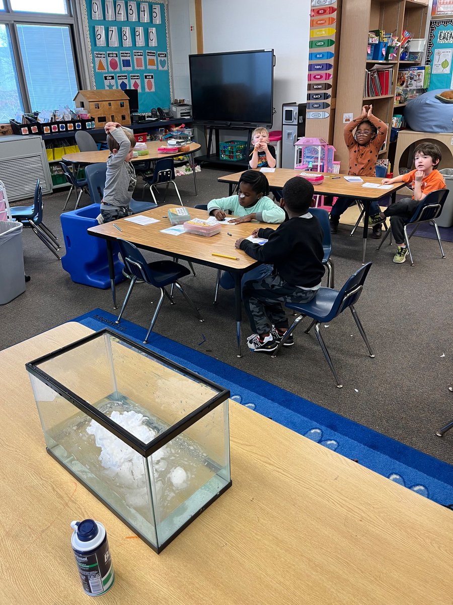 MsCartwright27's tweet photo. Science rules!  🧬 @GreeceELC Kindergartener’s making predictions and experimenting today in connection to our weather unit! https://t.co/7SFcCxK28T