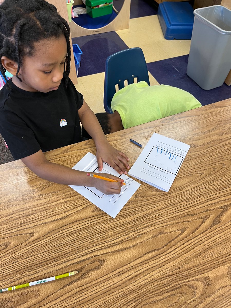 MsCartwright27's tweet photo. Science rules!  🧬 @GreeceELC Kindergartener’s making predictions and experimenting today in connection to our weather unit! https://t.co/7SFcCxK28T