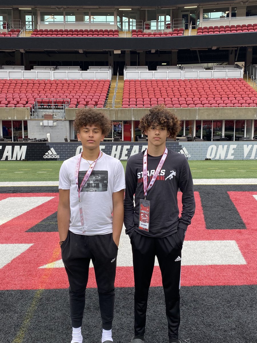 coachthomp9's tweet photo. Thanks to @pete_nochta13 for a great tour and showing these boys what @LouisvilleFB is all about. https://t.co/XySlM93TAi
