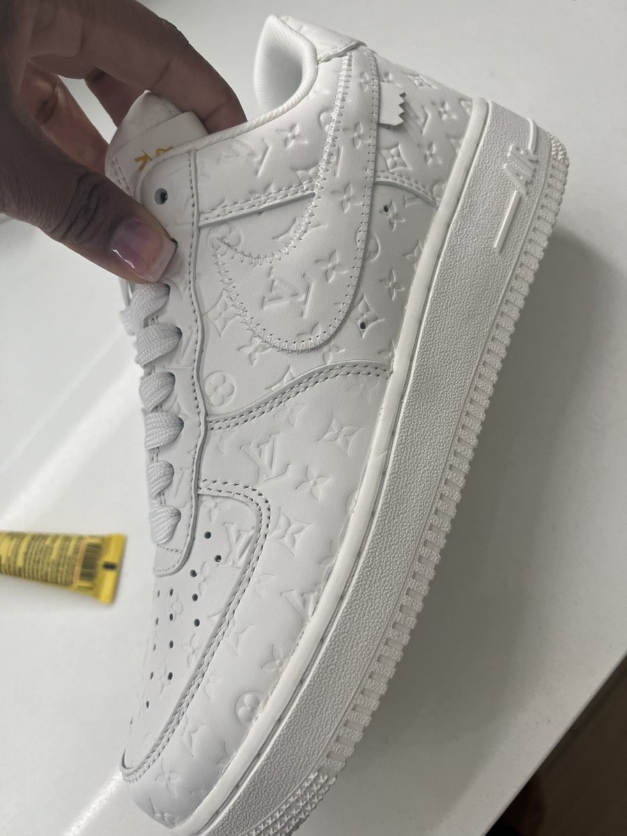 YolettMcCuin's tweet photo. Was saving these babies if we made it to the final four 😩. But since we didn’t I’ll just wear them as I attend. Our time will come soon! #MarchMadness https://t.co/0MqLHcfc48