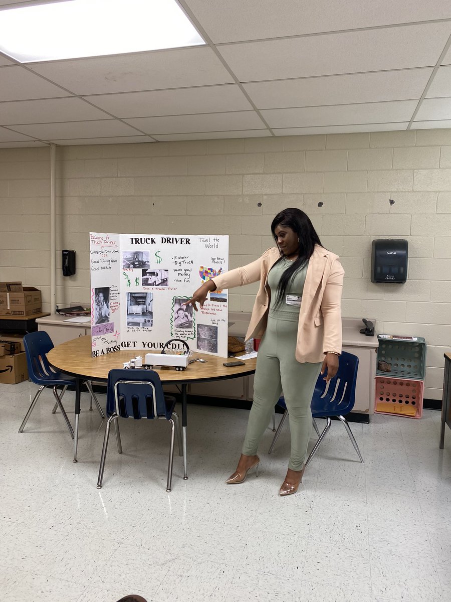 malviajacobs's tweet photo. Our kindergartners had a fantastic day today at our career fair.@LVESCHOOL https://t.co/rrImS5AuHP