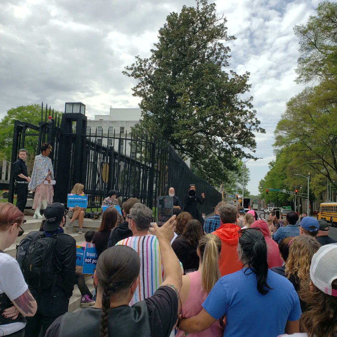 TheOneChameleo1's tweet photo. our Queer Trans Youth.
#BeTheChange challenge the legislations and laws, your representatives, and by doing so truly do no harm.
#ActiveCompassion #AngelActionAtlanta #LGBTQIAplus #Queer #TransRightsAreHumanRights https://t.co/g3BfQJR6Yq