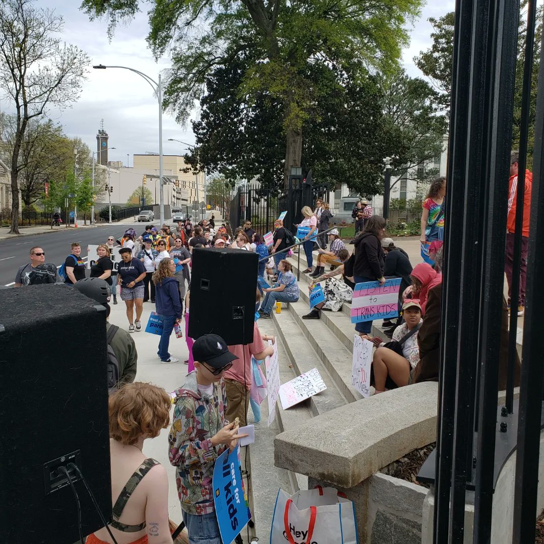 TheOneChameleo1's tweet photo. our Queer Trans Youth.
#BeTheChange challenge the legislations and laws, your representatives, and by doing so truly do no harm.
#ActiveCompassion #AngelActionAtlanta #LGBTQIAplus #Queer #TransRightsAreHumanRights https://t.co/g3BfQJR6Yq