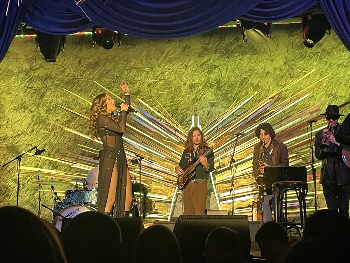HaleysTusk's tweet photo. .@HaleyReinhart @SonyHall #OffTheGroundTour 
📸 #JeromeMoisand

https://t.co/h4MQKIxMDb https://t.co/PjrTDupV4J