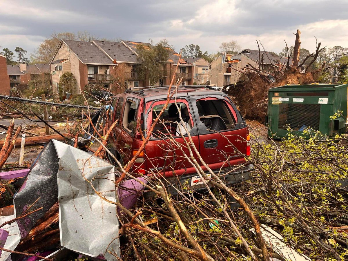 _MattSewell's tweet photo. More photos from the aftermath after a devastating tornado hits the Little Rock metro. (📸Brian Chilson) #arwx #ARnews https://t.co/OxODIEHY0b