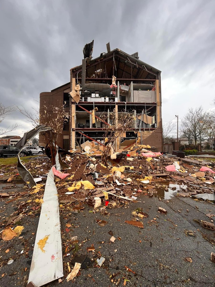More photos from the aftermath after a devastating tornado hits the Little Rock metro. (📸Brian Chilson) #arwx #ARnews