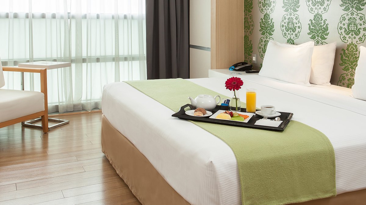 NH México City Valle Dorado está en el extremo norte de la Ciudad de México y goza de una ubicación inmejorable para ir de compras pues se localiza muy cerca de los centros comerciales más populares. 

De hecho, el hotel se encuentra dentro de uno de ellos, ¿no es eso increíble?