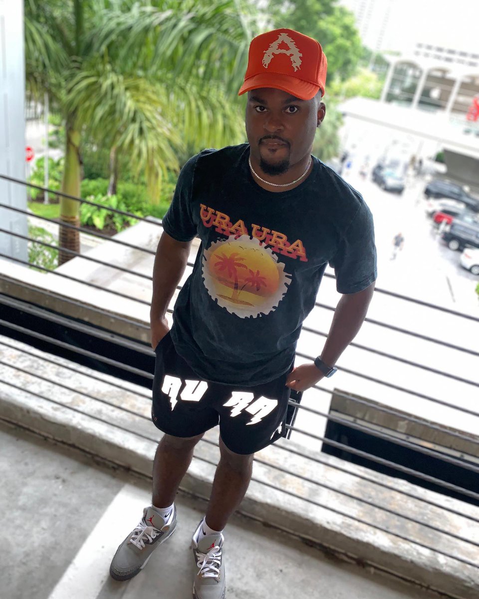 MOAM_23's tweet photo. While y’all here check out my clothing brand and support a black business 💫
Ig/Twitter: @uraurastore https://t.co/BAGolasxQB
