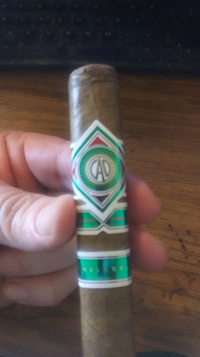 mobarbq's tweet photo. CAO L' Anniversaire Cameroon Robusto. #cigars #africancameroonwrapper #madeinnicaragua @caocigars https://t.co/OlpyF68jgP