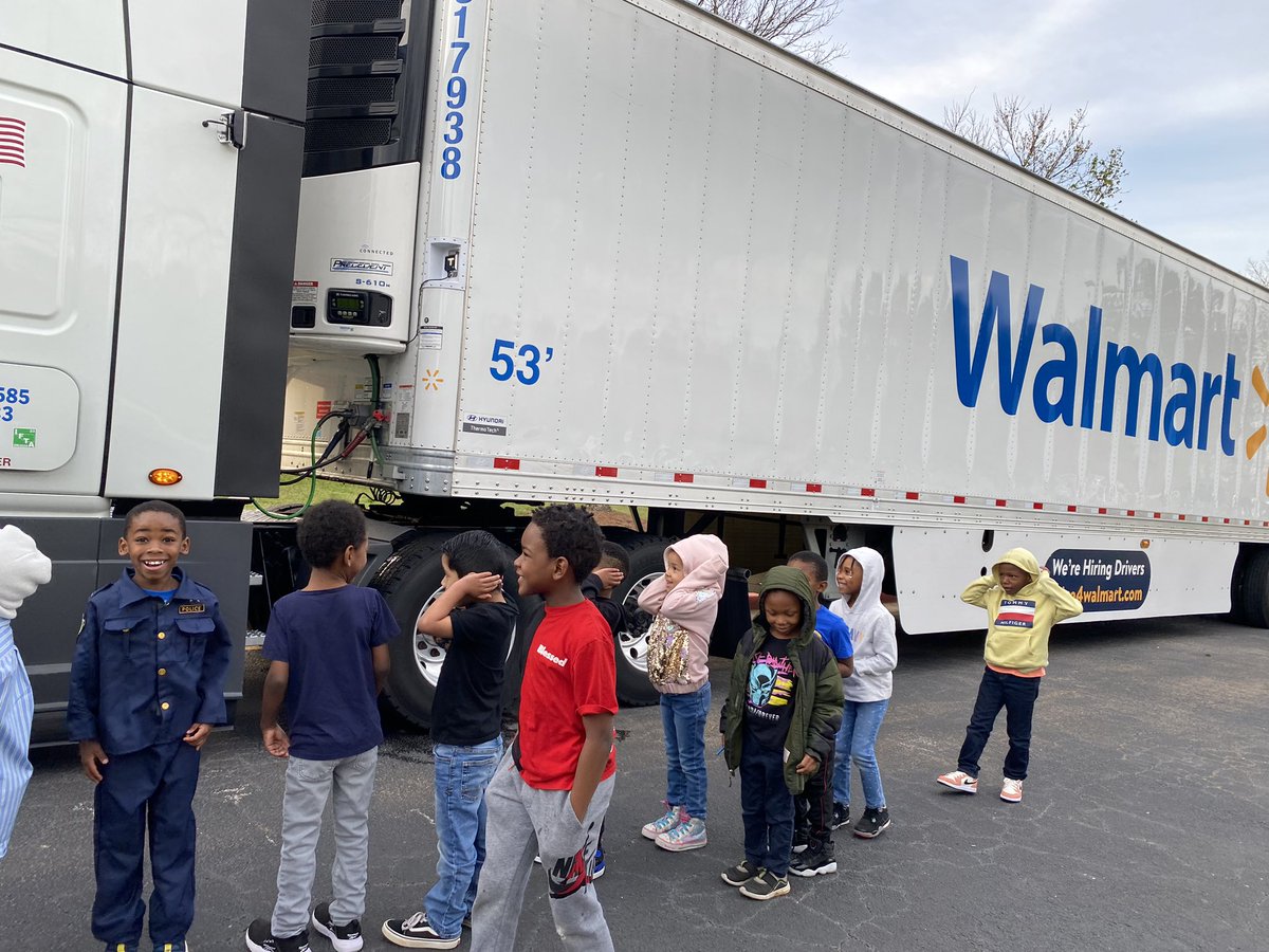 malviajacobs's tweet photo. The kindergartners loved the Walmart truck at our Career Day.@LVESCHOOL https://t.co/lCn9X8KrwQ