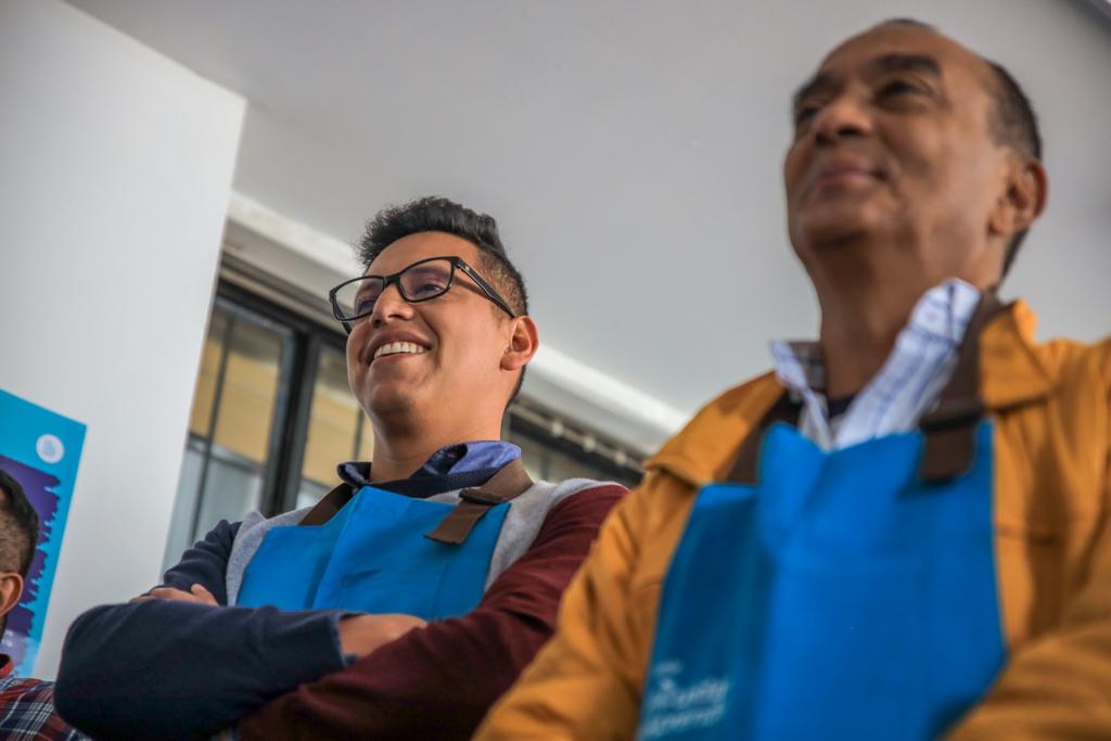 BogotaEsCivica's tweet photo. 📸Así vivimos la visita guiada en la #ManzanaDelCuidado de Tunjuelito con personas delegadas de 🇩🇪Alemania, 🇪🇨Ecuador, 🇨🇺Cuba, 🇬🇹 Guatemala,🇲🇽México y 🇵🇪Perú, durante el cierre del 'VI Encuentro Andino de Educación de personas jóvenes y adultas' de @ColombiaDvv

#HombresAlCuidado https://t.co/y3R4xs4wcf