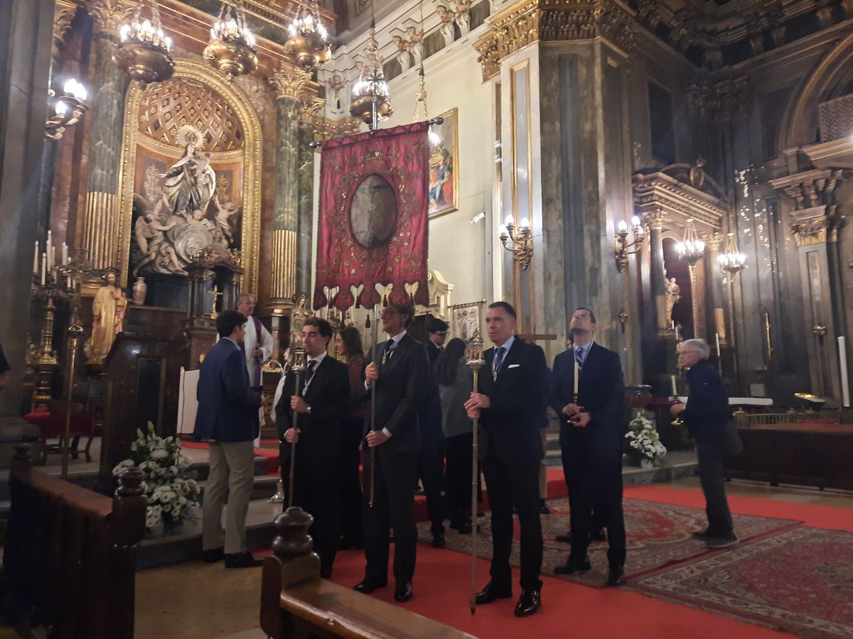 DesamparoMadrid's tweet photo. Así ha sido el Vía crucis por el interior del templo.

Grande día! https://t.co/psd8rvvduh