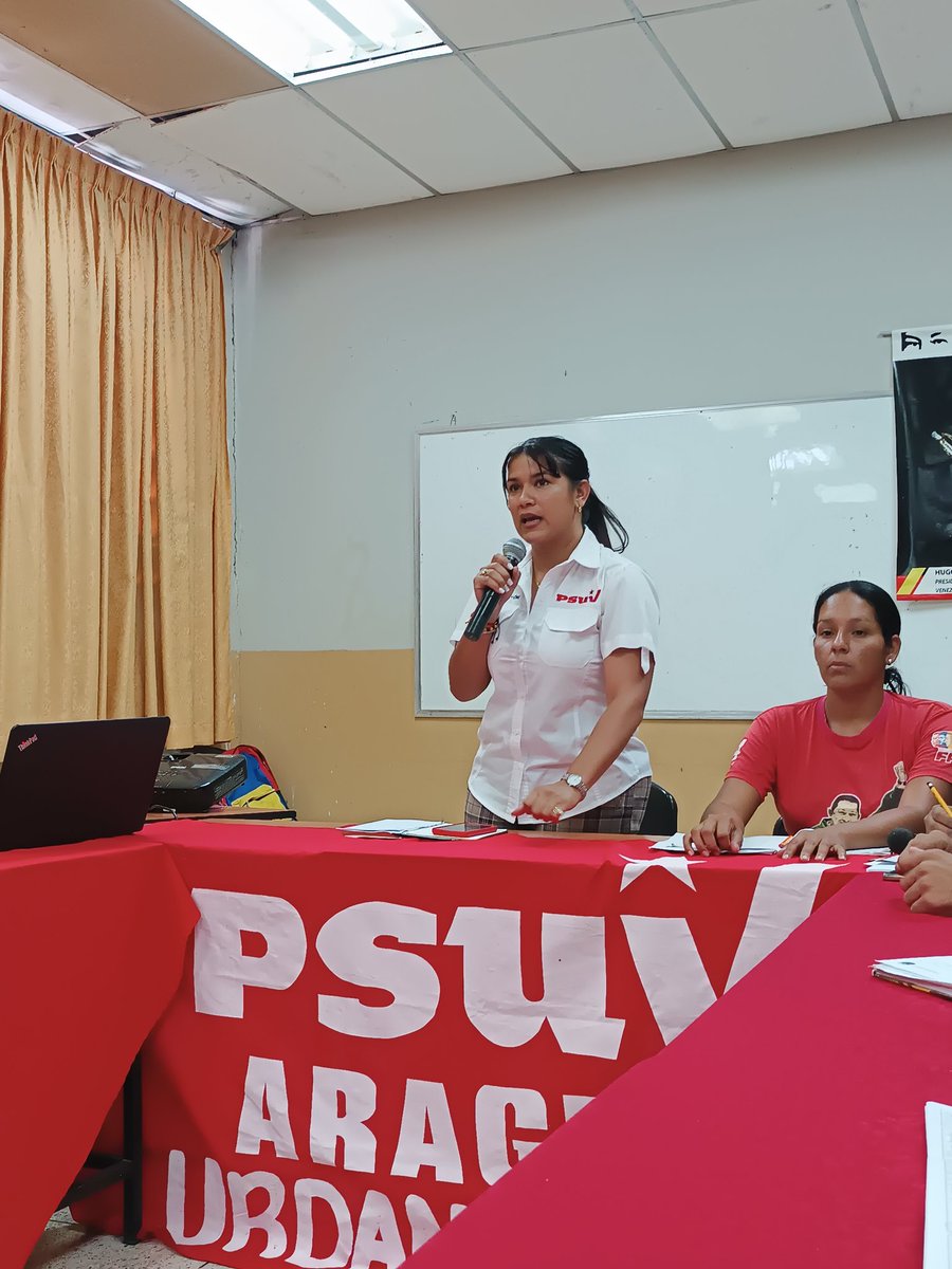 AIDELYSOYON's tweet photo. #31Marzo| El PSUV Mcpio. Urdaneta, su E.P.M, las jefas y jefes de calle y los líderes de comunidad por el PSUV sostuvimos un grato y productivo encuentro en pro al desarrollo y avances de nuestro @PartidoPSUV 🚩🚩🚩
@NicolasMaduro 
@Soykarinacarpio 
@ramolinap 
@PsuvAragua_ofic https://t.co/s2QNLrz1JL