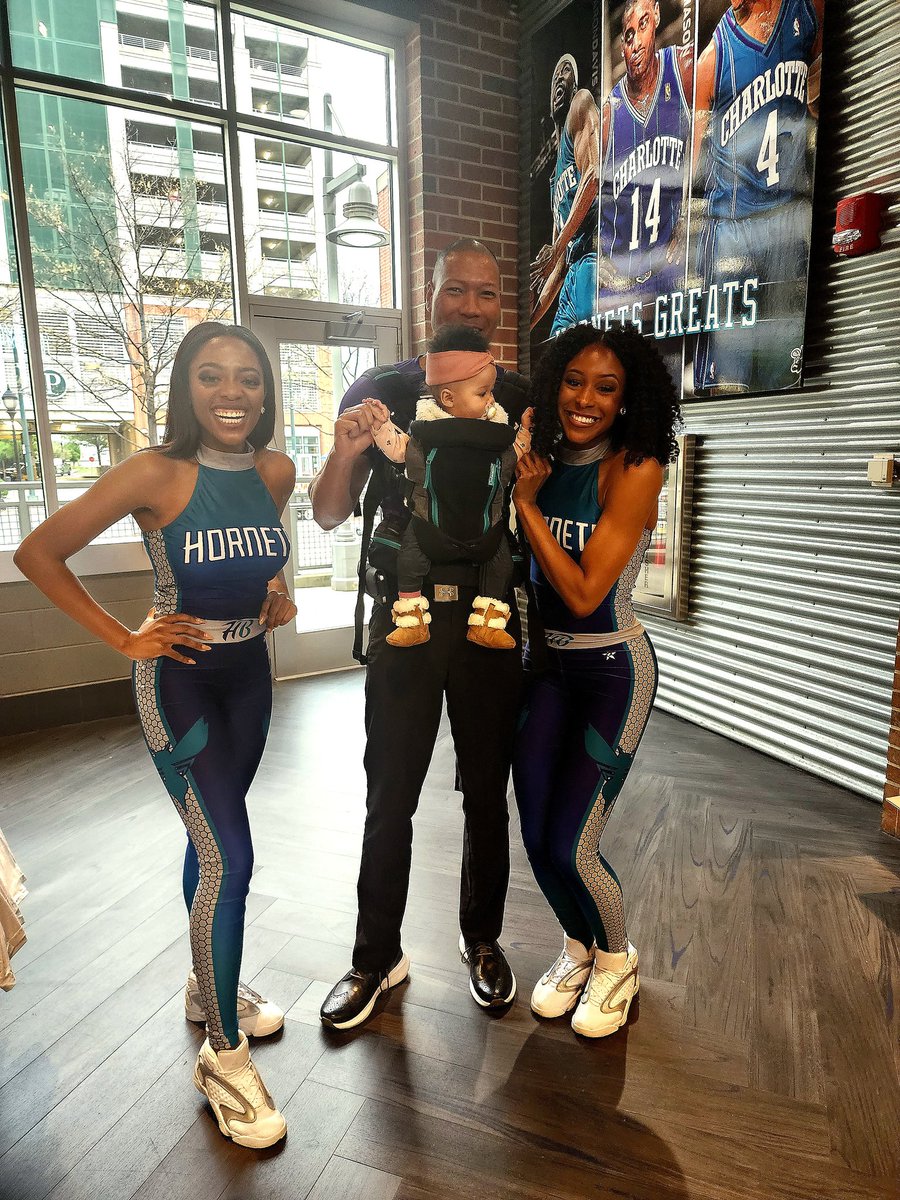 AggieDivaDoc's tweet photo. @thehoneybees @hornets 
#HiveSociety #LetsFly https://t.co/2aYowtBgfA
