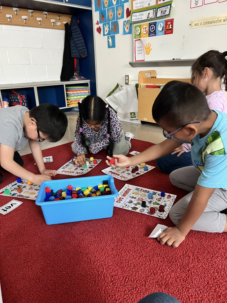 MrsSitlerFHES's tweet photo. It’s always fun playing and learning together in kindergarten! #FHHighlights https://t.co/WdgQlg0yqx
