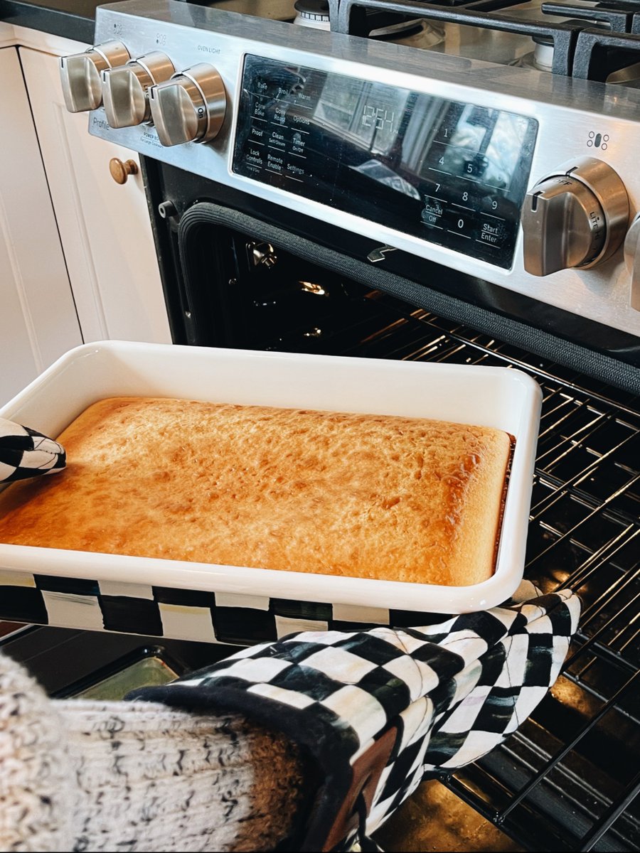 When you bake the most perfectly scrumptious strawberry shortcake start to finish with Courtly Check. Chef's kiss!💋 Shop these items here: bit.ly/2CAU9vh