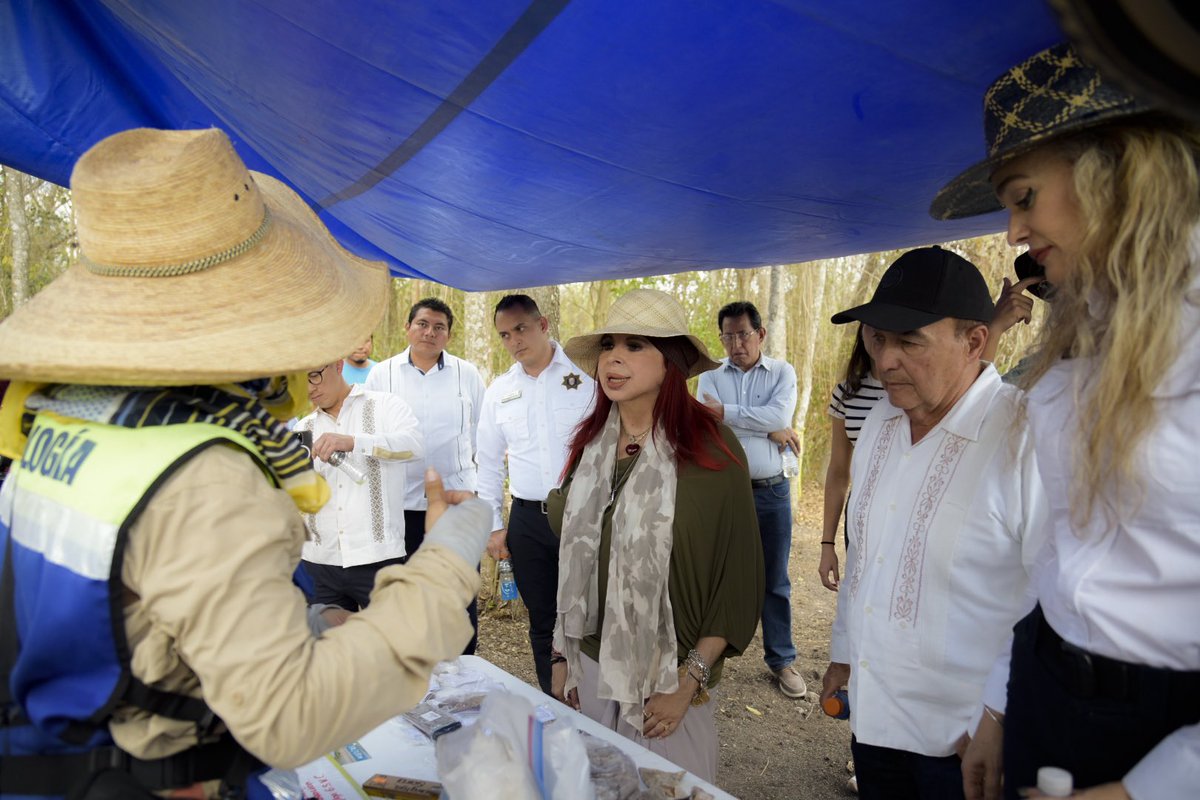LaydaSansores's tweet photo. Recorrimos la zona arqueológica de El Pimentel, donde siguen las labores de salvamento derivado del proyecto #TrenMaya.
Asumimos el compromiso, junto con los brigadistas de rescate a no sólo preservarlos sino difundir su legado más allá de nuestras fronteras. https://t.co/sQoziypaOD