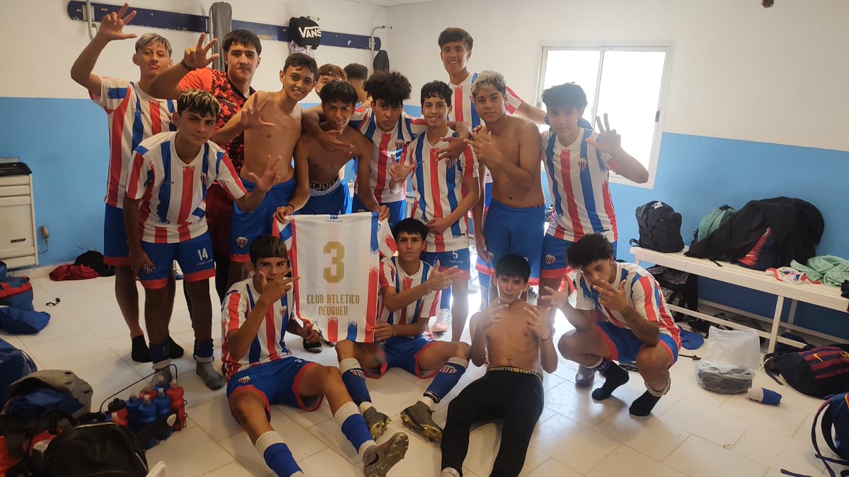 FPinaleo's tweet photo. 💙🤍❤️ https://t.co/R1vRAGj3sn