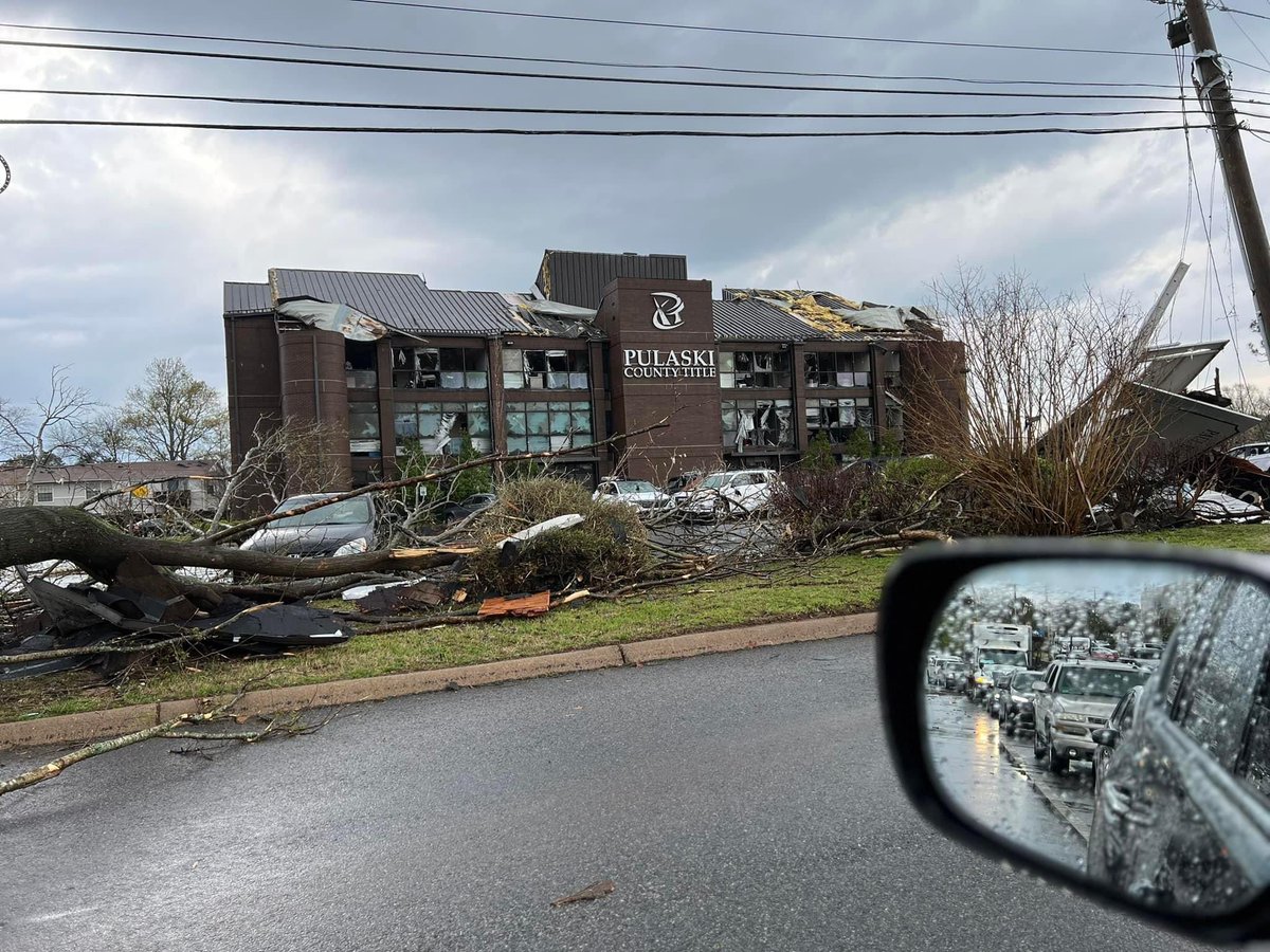This is the Cantrell area in Little Rock. Widespread damage in West Little Rock where a tornado tore through the area earlier. #arwx #ARnews (📸: Robert Richardson)