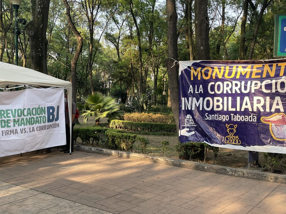 ResistenciaBJ's tweet photo. Ya estamos en el #ParqueVenados #Portales firmando 🆚 la #CorrupciónInmobiliaria #RevocacionDeMandatoBJ firma en contra de las Construcciones Irregulares de 4- 6 pm https://t.co/Cg4ZheG0Uv