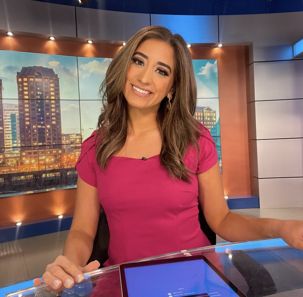 SimoneCuccTV's tweet photo. “The things we want the most in life, are the things we have to work the hardest for” 🌺 @NBC12 https://t.co/a1sXOd5wu7