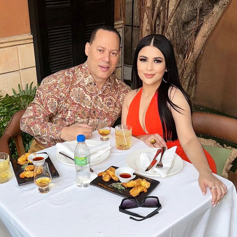 Me siento afortunado!!!.

Hombre dominicano: Si amas a tu Mujer... Grítalo a los cuatro vientos.
Te amo Penny!!!.

<a href="/penny_baez/">Penny Báez</a>