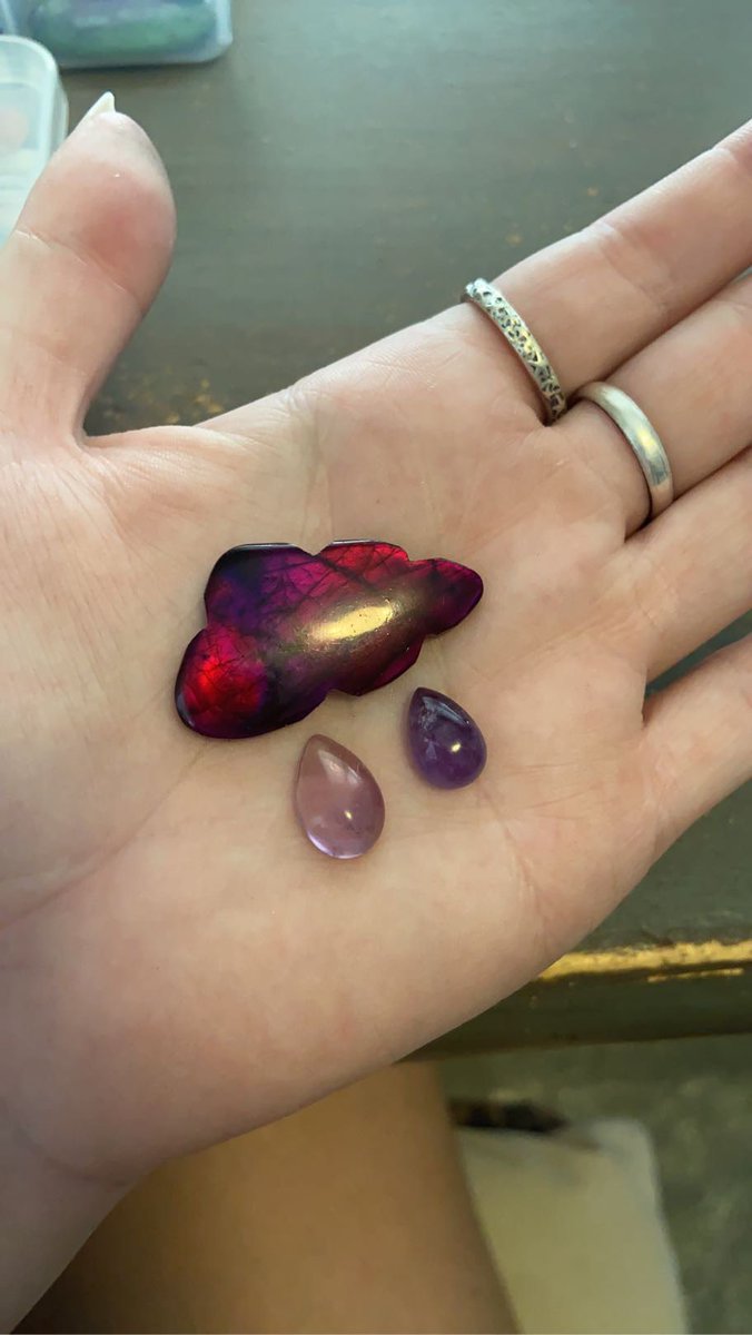 lunarfairywraps's tweet image. making another cloud &amp;amp; raindrop. left or right? possibly both?💗💜