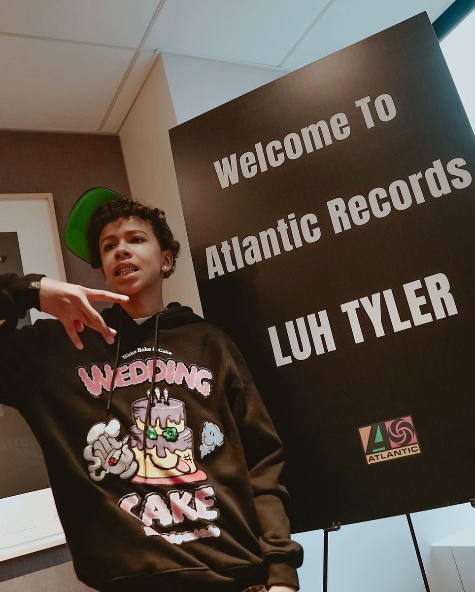 RealLuhTyler's tweet photo. Yoooo‼️ it’s been a journey, I wanna give a thanks to everyone who supported me along the way, we just getting started and we’ve came so far, ended up signing my first deal before 2022 was over🙏🏽. it’s a lot of 🥷🏽’s who Ain think we could do it now look at ya‼️😂🫵🏽… https://t.co/U58zIUiKw6
