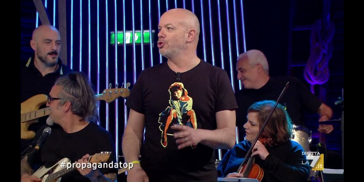 Two of my favorites things in the world:
Propaganda Live and Jennifer Beals