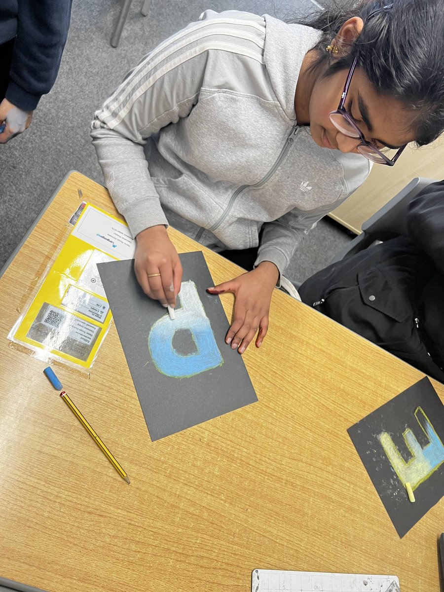 knockhally6's tweet photo. Our year six children have been learning ombré skills in art, focusing on graffiti artist Banksy #graffiti #banksy #stencil https://t.co/j4DtORyu3E