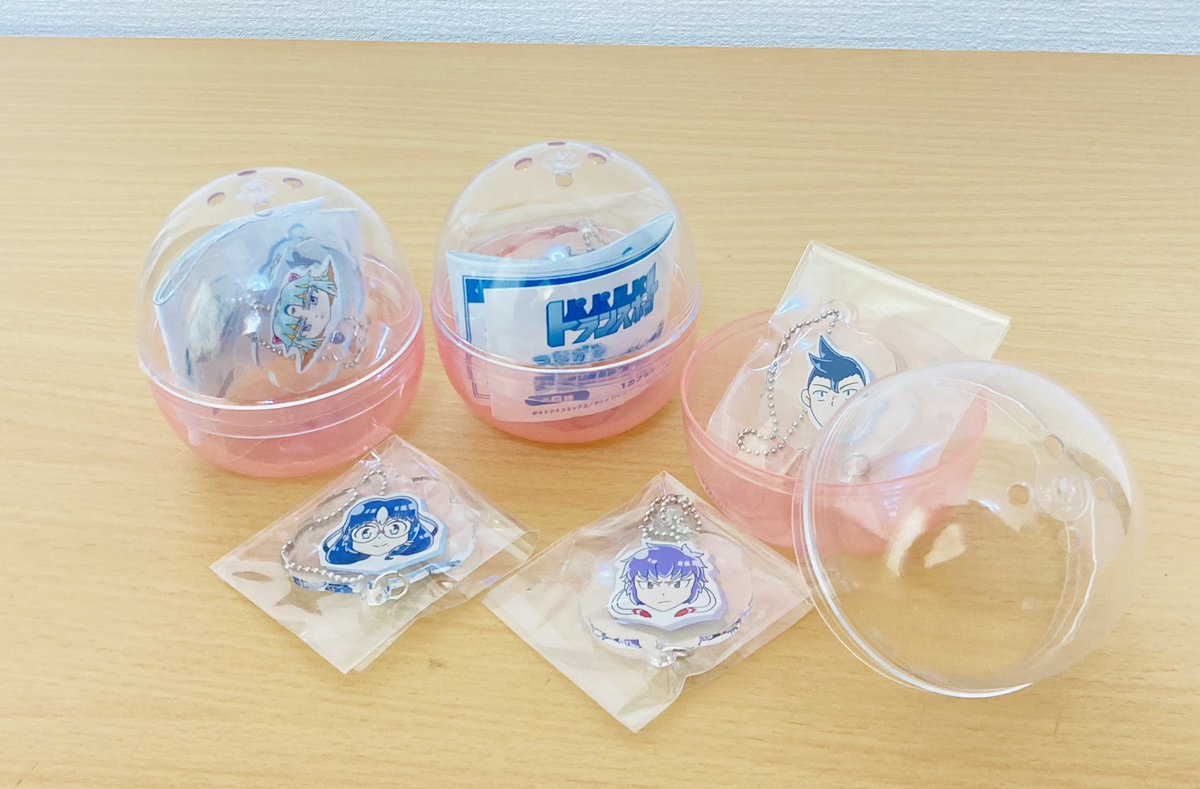「月支部のガシャポールに行ってきて回してきました!うーんいい感じですねぇ皆さんもお」|おとなみのイラスト
