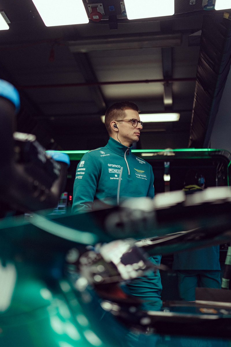 Preparing for practice usually involves a set routine, but getting ready for qualifying sees more focus on mental preparation, and race warm ups are often longer. 

Lance and Fernando also both like to spend time with their crews as they prepare to get in the car.

#AusGP 🇦🇺