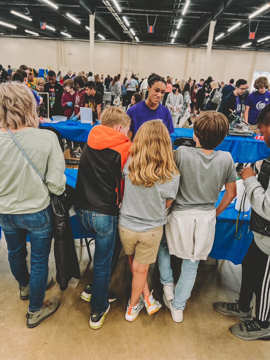 LISAAcademy's tweet photo. Yes! The 9th Annual Arkansas STEM Festival was celebrated by almost 1500 people! #ArSTEMfest https://t.co/lqdjSD90oi