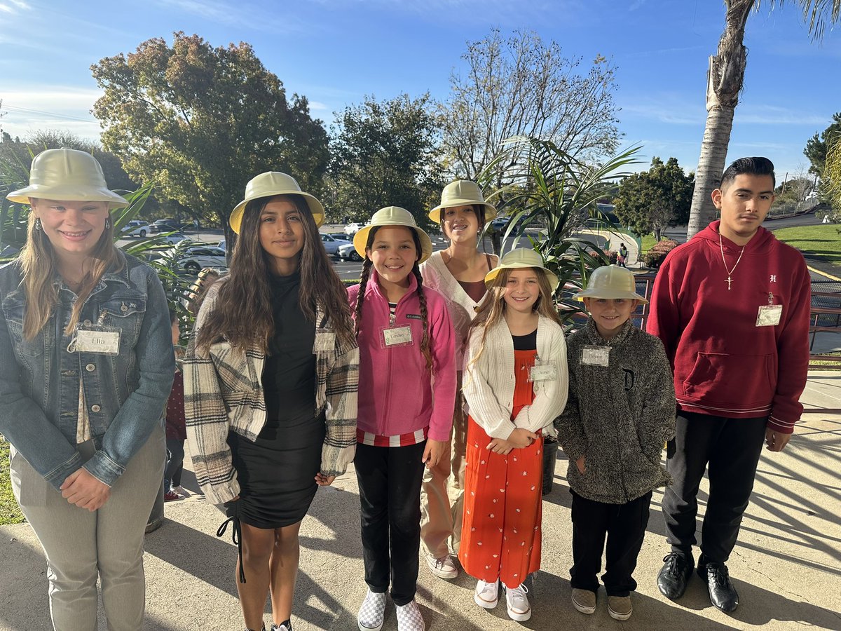 MrsTaylorPJHS's tweet photo. Today was such a good day 💙 @maextro12 @TheLeaderinMe @FUESDSchools @MEE_FUESD https://t.co/GmmKYtd6m2