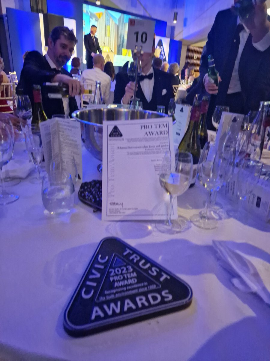 MWGlen's tweet photo. Winning a @civictrust Award is a first in the 20 years of @MacfarlaneAssoc for the amazing meanwhile cafe kiosk at 7 Holyrood Street SE1 with @lb_southwark @TeamLondonBdg @rumiibose https://t.co/SlY5NjTrJ0