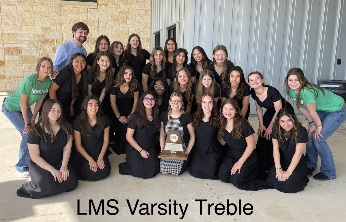 GrizChoirDir's tweet photo. The choirs of @LeanderTigers and @DanielsonMiddle had 7 choirs perform at UIL this week. They ended the week with a Sweepstakes bang. Congrats to both amazing programs #justkeepsinging #yourockedUIL @ChoirGlenn @LMSTigerChoir @LeanderFineArts https://t.co/C7RyzkNJql