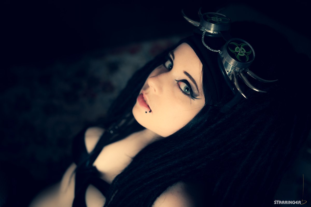 TStarringer's tweet photo. cross light ;-) #alternative #cyberpunk #photography #photographer #portrait https://t.co/HnjrorDvMZ
