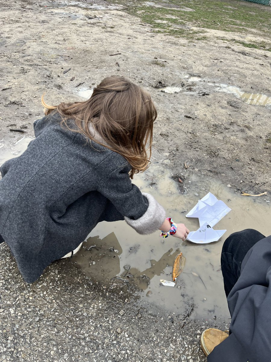 1 D has been learning about different types of energy - wind, electrical, gas etc. Today we built paper boats and sailed them in puddles with a little help from the wind! <a href="/gecdsbpro/">GECDSB PR</a> <a href="/CityFalcons/">Ford City Falcons</a>