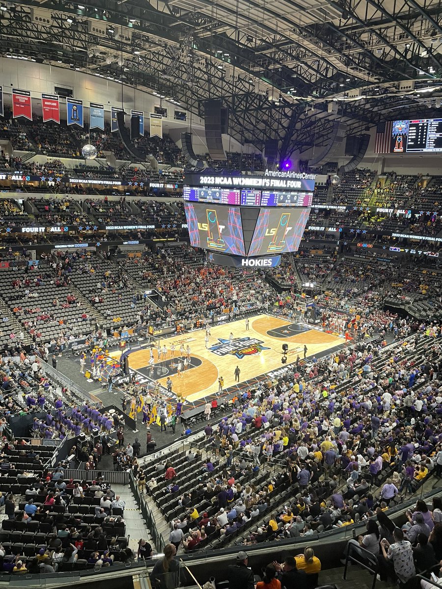 Lizzventures's tweet photo. #capitaloneultimatefan #sweepstakes Section 314 Row A seats 1&amp;2 https://t.co/lFffmKNrcj