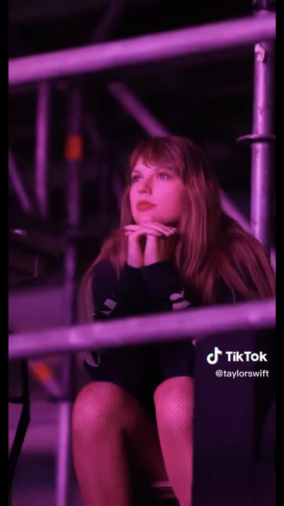 taylenarare13's tweet photo. SHE’S SO PRETTY https://t.co/tTCXvnq2B1