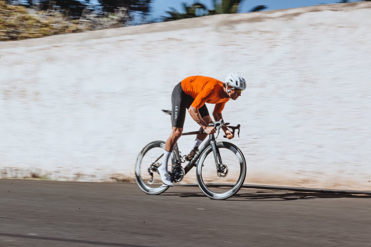 Good luck to everyone racing the ELV Spring Series today! Thank you @lecoluk for providing the Mens and Womens overall series winner prizes 🙌  Spring Series winners will receive a full Pro kit. There are also some quality Le Col goodies in the end-of-series prize raffle